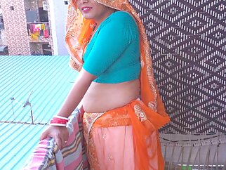 Bhaiya ji, bina Condom ke Ghusa de! Desi Village Randi ravinadesi Deal with new Client for Fucking her Tight Pussy at Hotel.