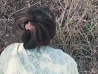 Desi Hot Village Girl Jungle me lakdi lene gai xvideos then Fucked her tight pussy (Hindi Audio) outdoor jungle sex
