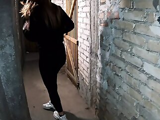 18 Year Old Girlfriend Afraid To Fuck In The Entrance xvideos Was Fucked In The Basement Of The House