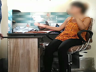 Office me receptionist ko choda boss ne