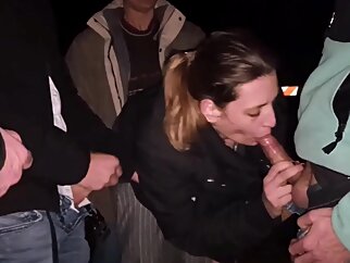 il fait sucer des bites a sa